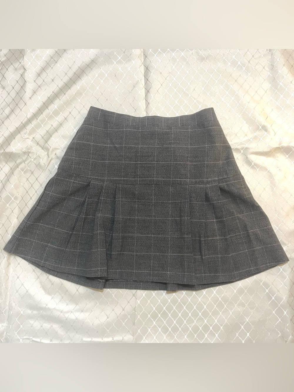 🛍️ $7 ADD-ON | Y2K V&X Grey Pink Plaid Pleated Mini Skirt